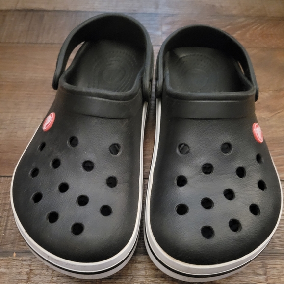 🐊l M size 4l W size 6l Black Crocband™ Clog - Picture 2 of 3